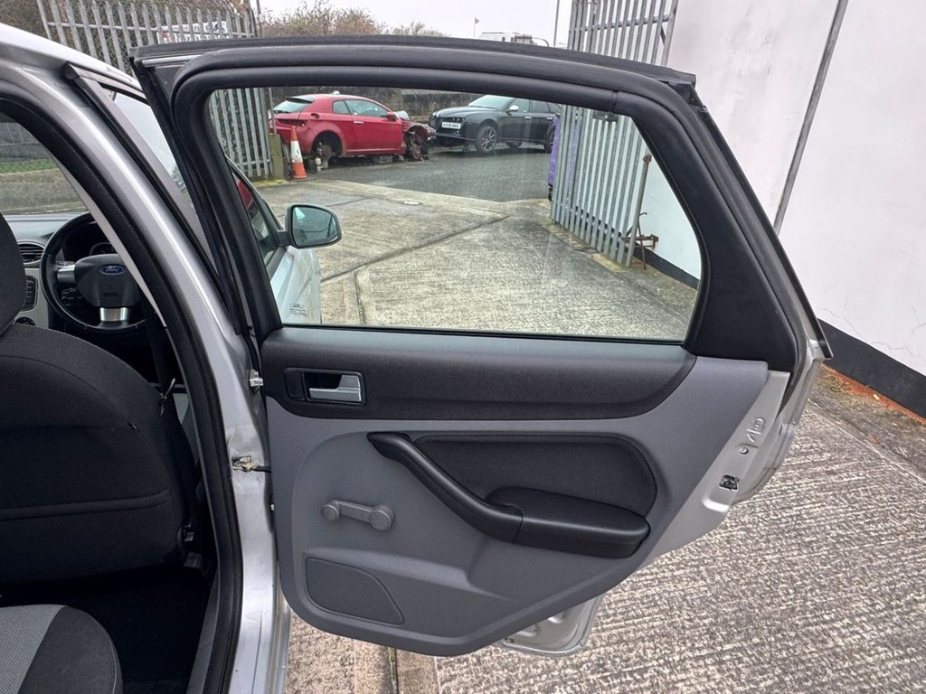 Used Ford Focus 2010 for sale - 77642796: Photo 13