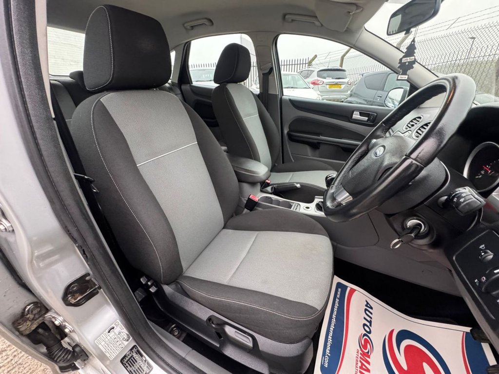 Used Ford Focus 2010 for sale - 77642796: Photo 28