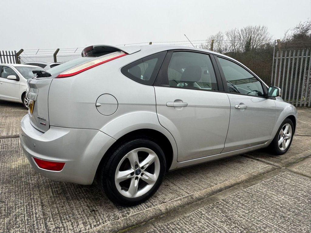 Used Ford Focus 2010 for sale - 77642796: Photo 9