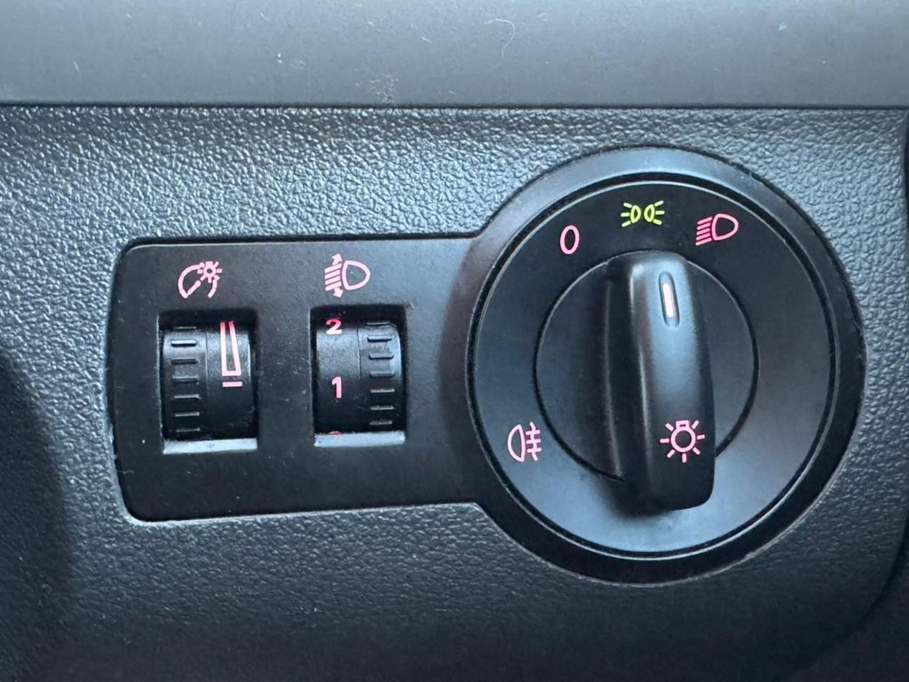 Used Volkswagen Touran 2011 for sale - 77920450: Photo 37