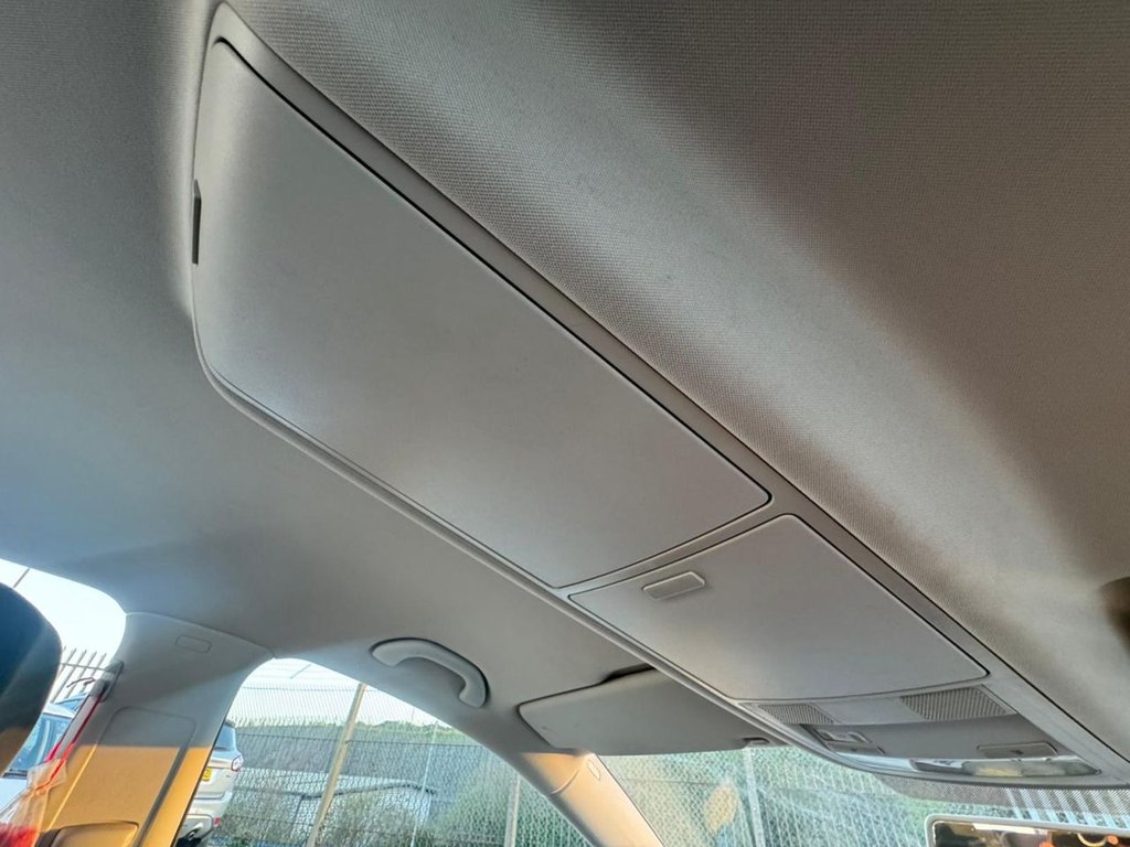 Used Volkswagen Touran 2011 for sale - 77920450: Photo 50