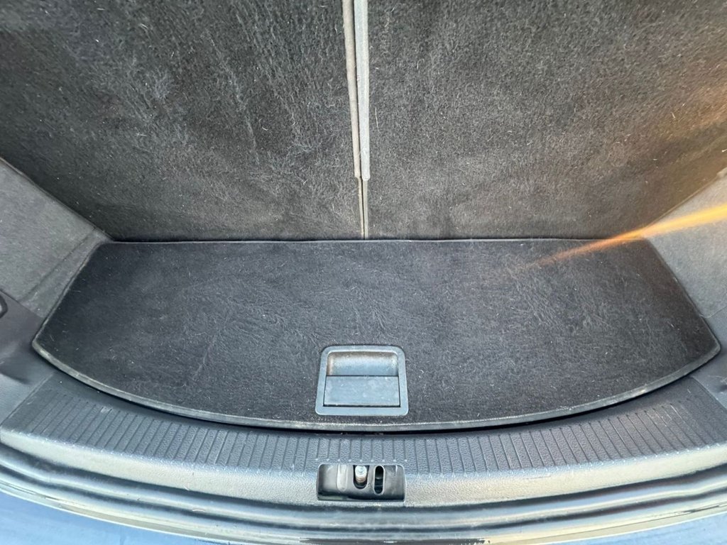 Used Volkswagen Touran 2011 for sale - 77920450: Photo 6