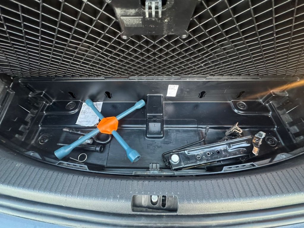 Used Volkswagen Touran 2011 for sale - 77920450: Photo 7