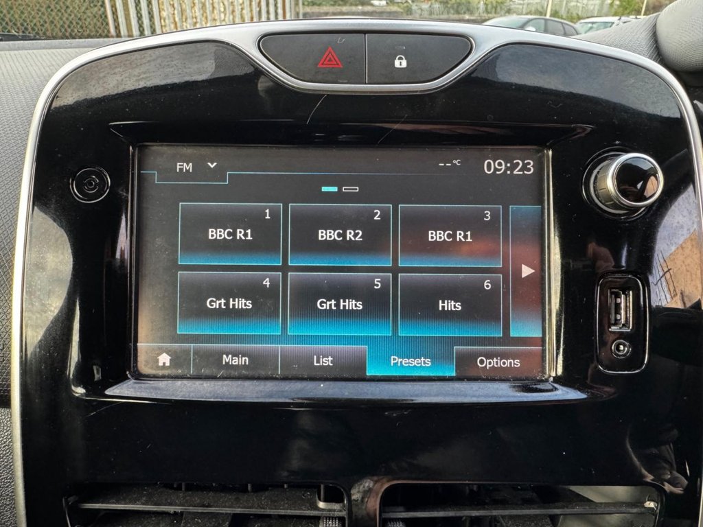 Used Renault Clio 2016 for sale - 76711207: Photo 25