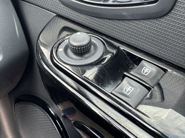Used Renault Clio 2013 for sale - 75642253: Photo 31