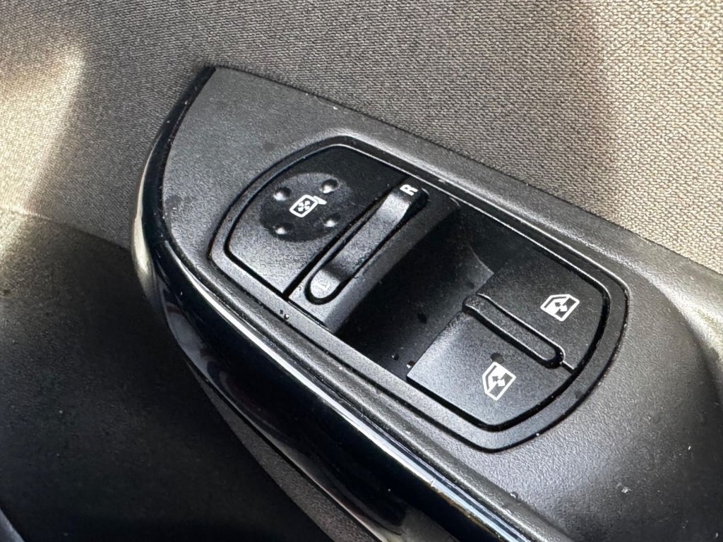 Used Vauxhall Corsa 2015 for sale - 77341633: Photo 39