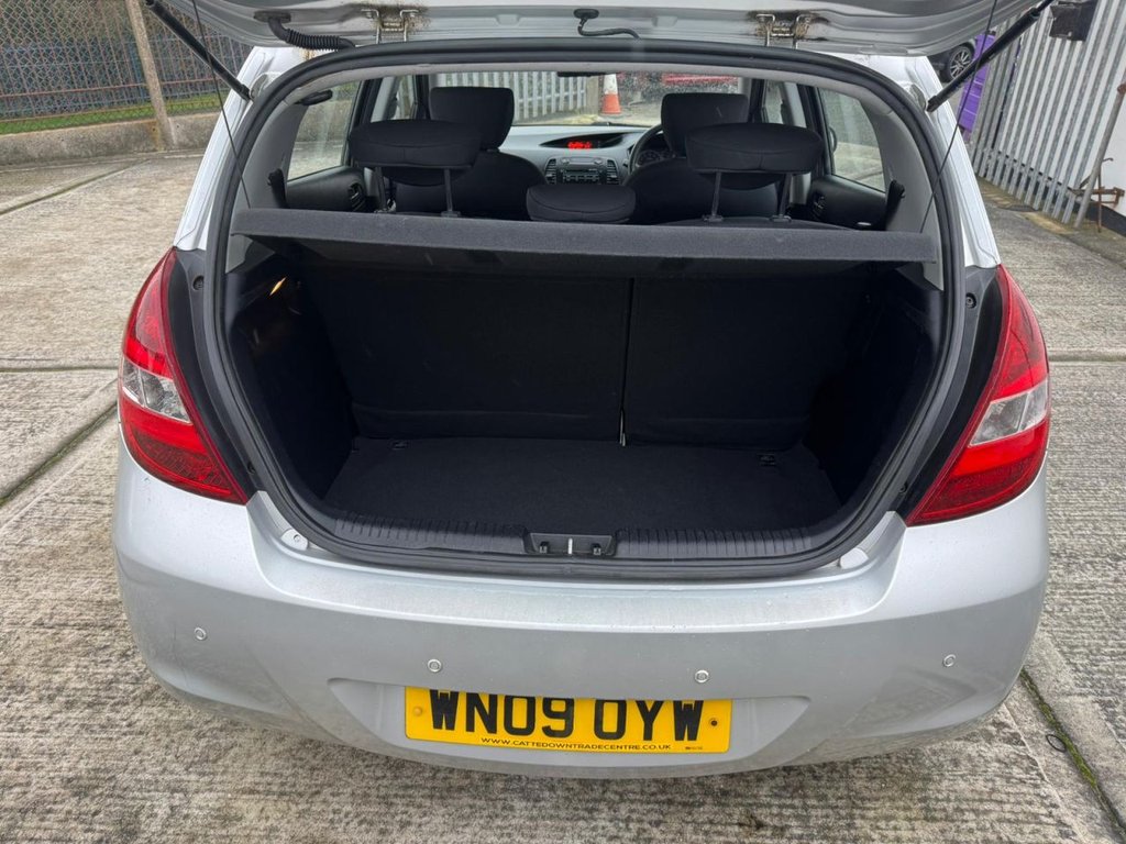 Used Hyundai i20 2009 for sale - 77302334: Photo 6