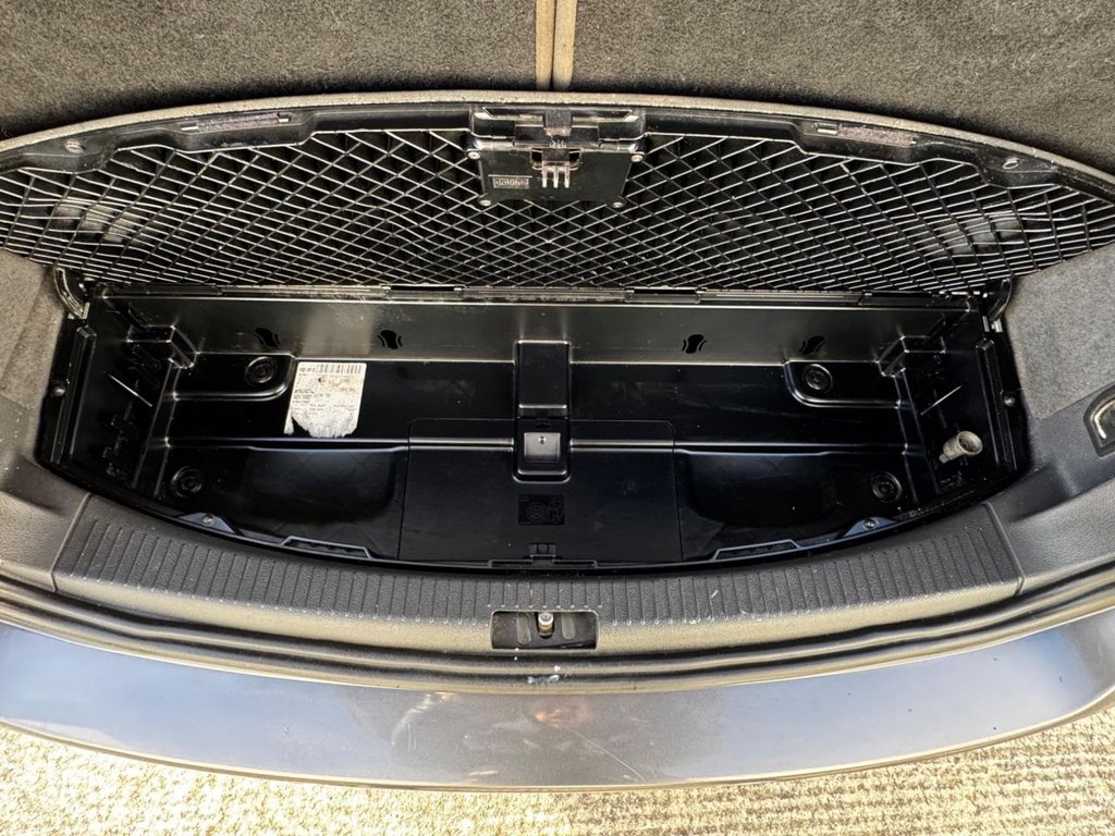 Used Volkswagen Touran 2012 for sale - 76923621: Photo 10