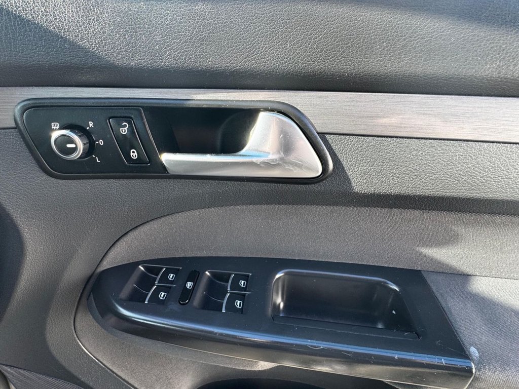 Used Volkswagen Touran 2012 for sale - 76923621: Photo 40