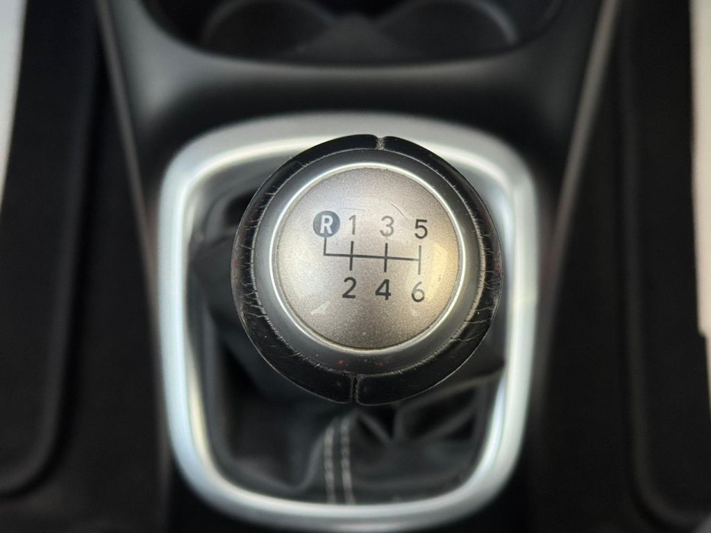 Used Toyota Yaris 2015 for sale - 77990661: Photo 30