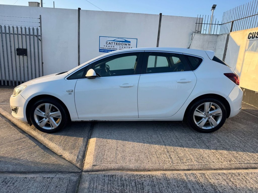 Used Vauxhall Astra 2015 for sale - 77959700: Photo 2