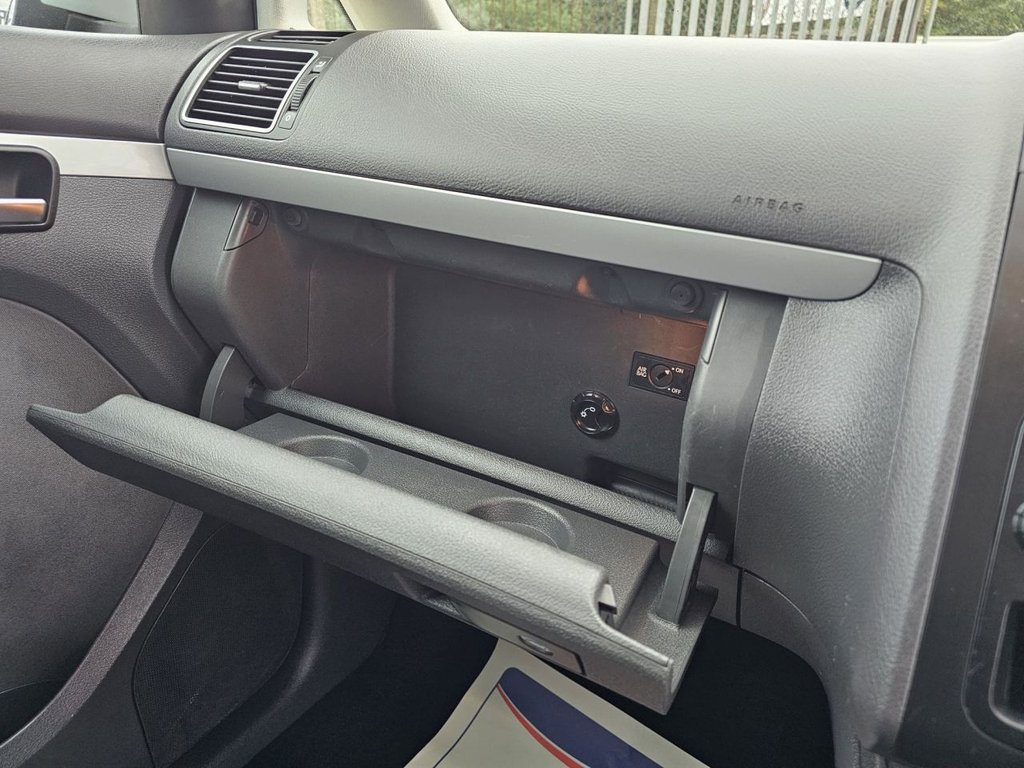 Used Volkswagen Touran 2011 for sale - 75986120: Photo 35