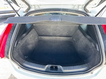 Used Volvo V40 2012 for sale - 78597984: Photo