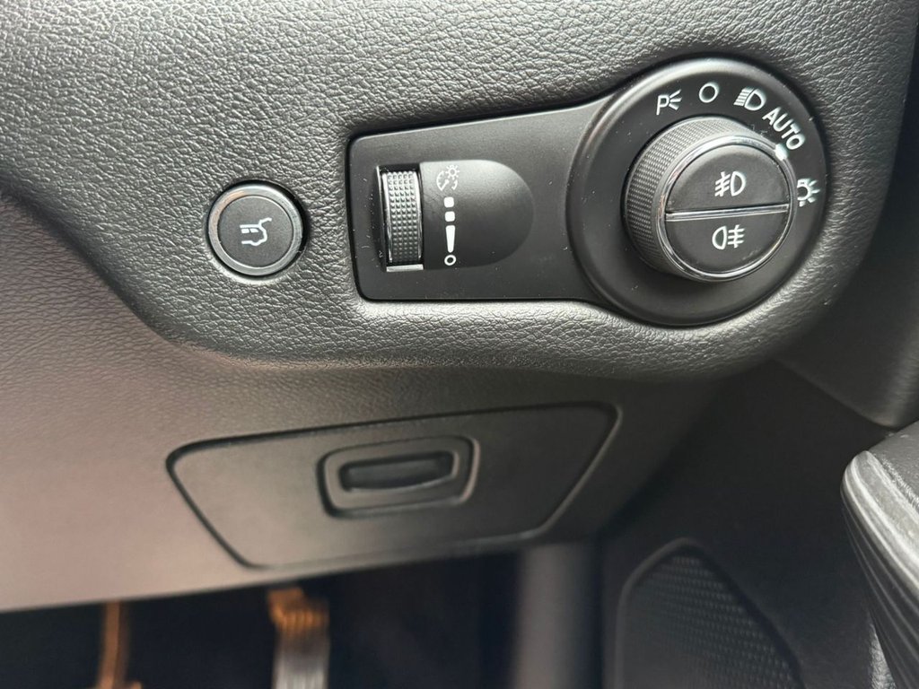 Used Jeep Cherokee 2014 for sale - 77608820: Photo 36