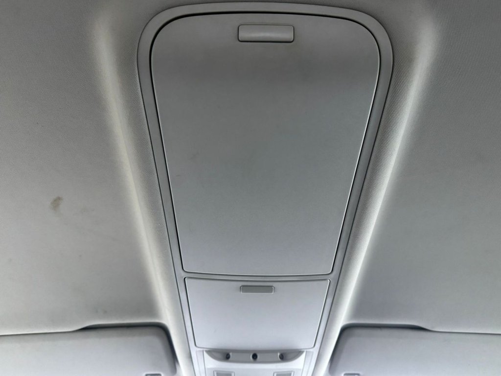 Used Volkswagen Touran 2011 for sale - 77525870: Photo 29