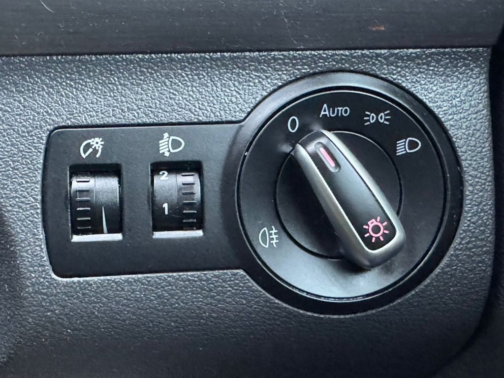 Used Volkswagen Touran 2011 for sale - 77525870: Photo 38