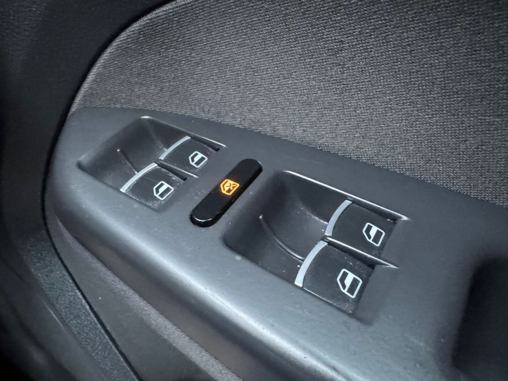 Used Volkswagen Touran 2011 for sale - 77525870: Photo 39