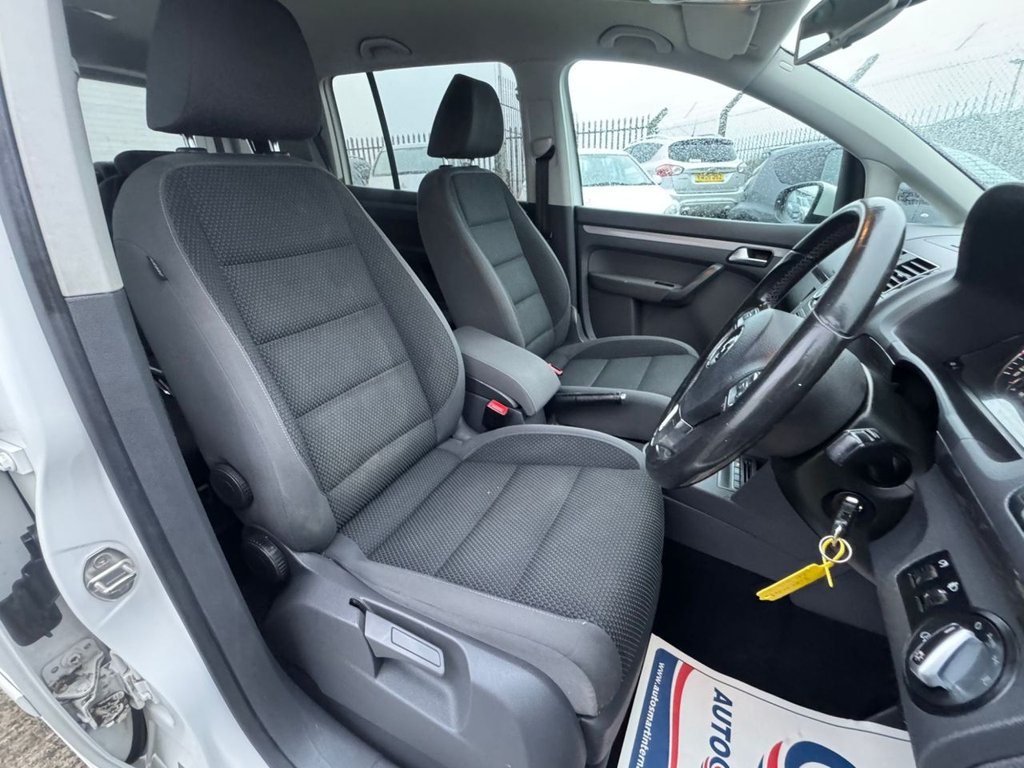 Used Volkswagen Touran 2011 for sale - 77525870: Photo 41