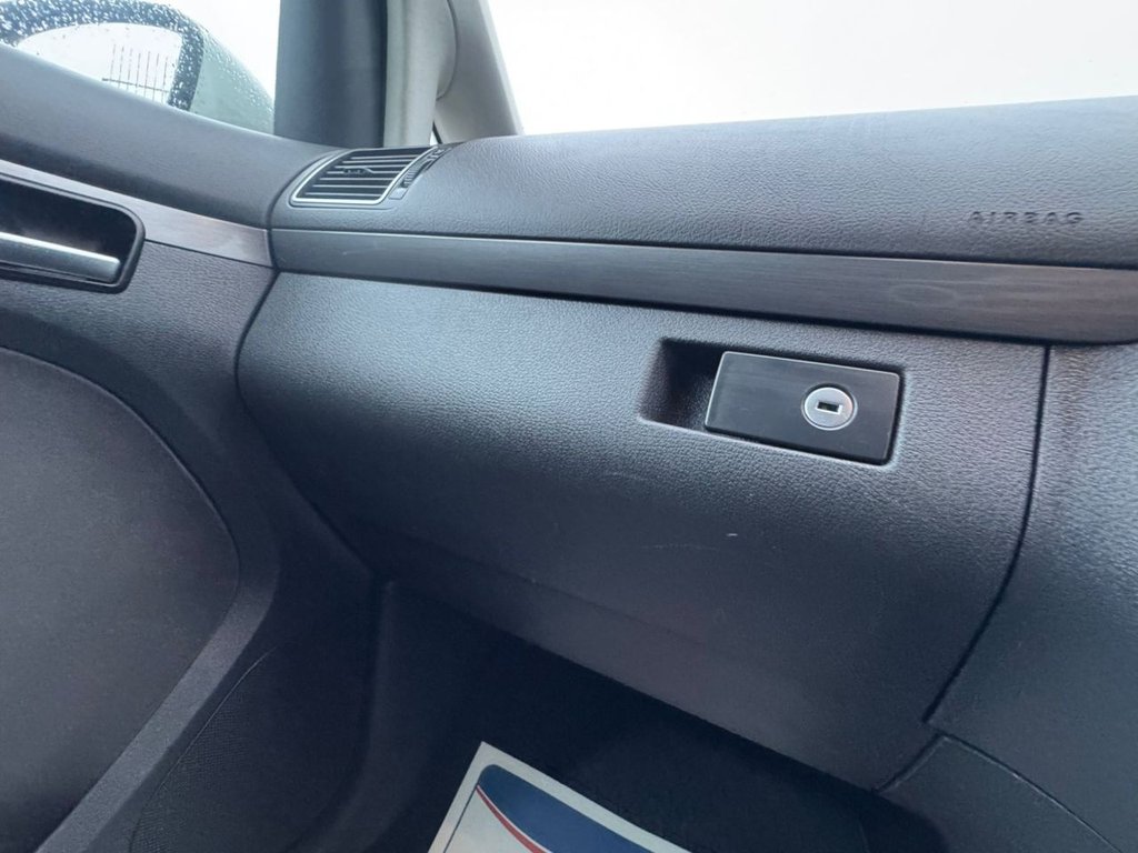 Used Volkswagen Touran 2011 for sale - 77525870: Photo 48