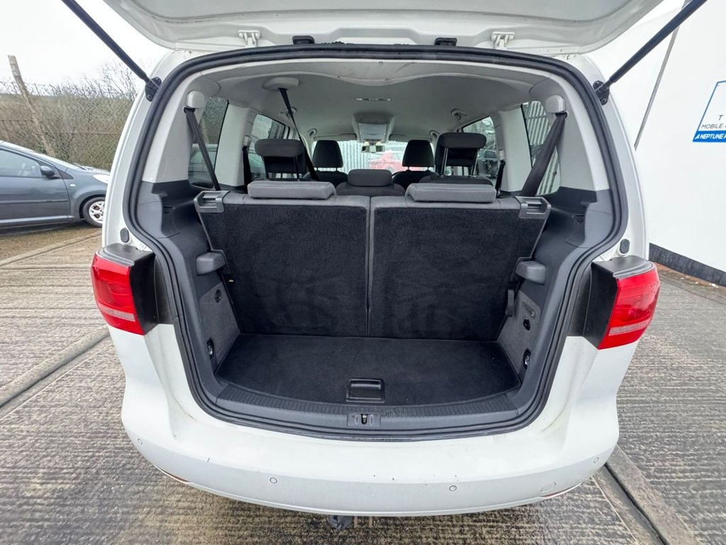 Used Volkswagen Touran 2011 for sale - 77525870: Photo 6