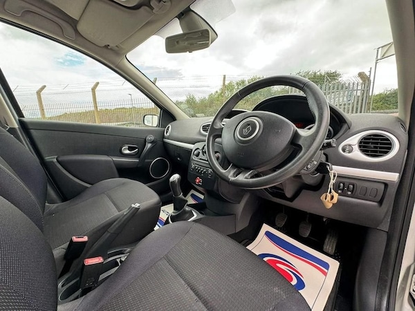 Used Renault Clio 2008 for sale - 73165944: Photo 24
