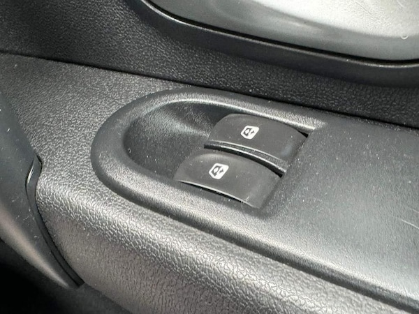 Used Renault Clio 2008 for sale - 73165944: Photo 26