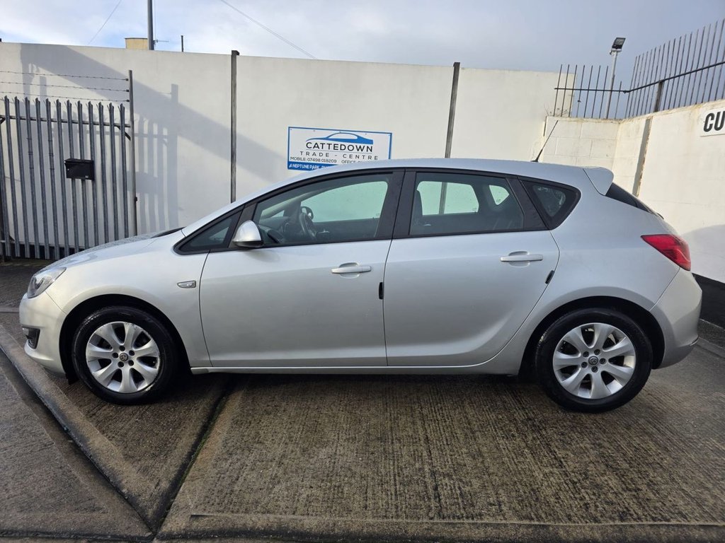 Used Vauxhall Astra 2014 for sale - 77356027: Photo 2