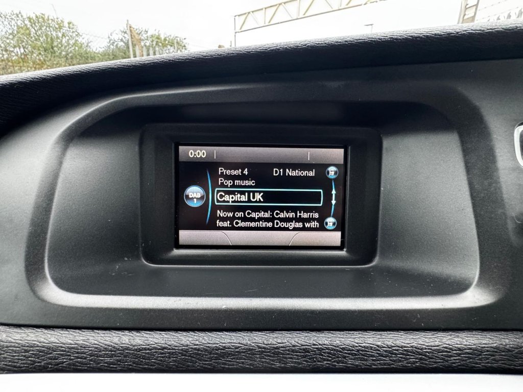 Used Volvo V40 2015 for sale - 76256654: Photo 29