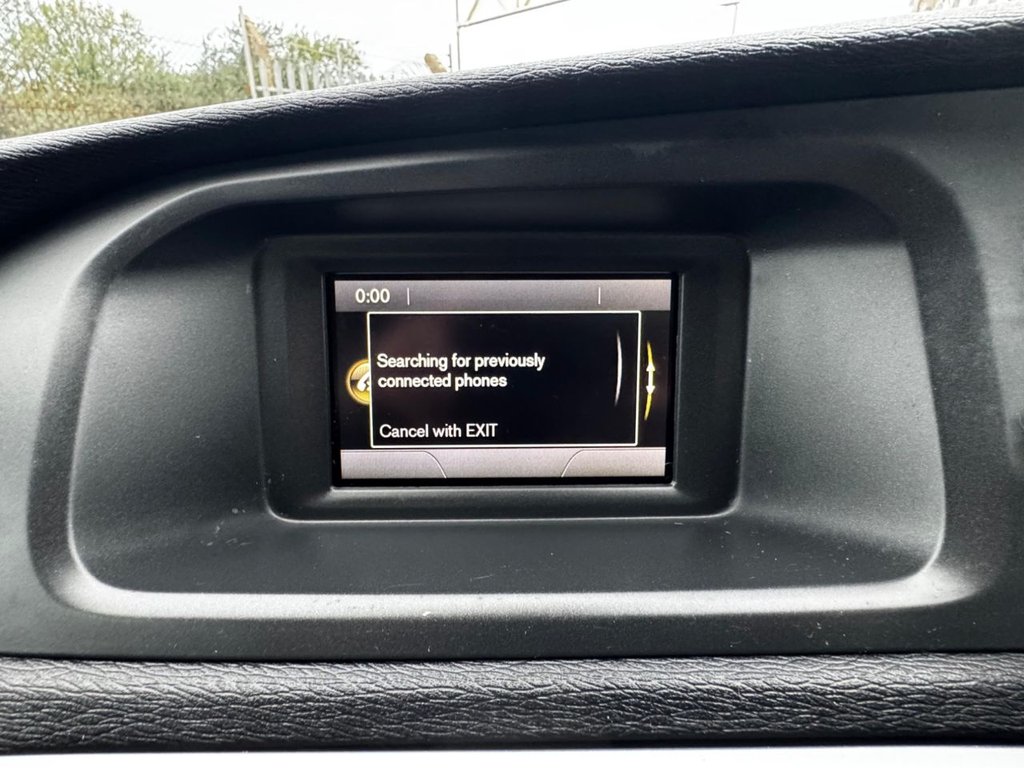 Used Volvo V40 2015 for sale - 76256654: Photo 30