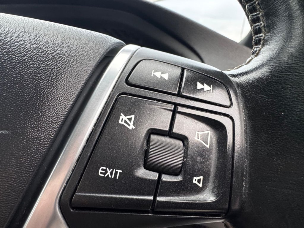 Used Volvo V40 2015 for sale - 76256654: Photo 34