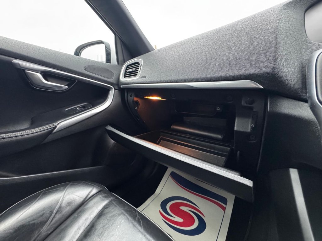 Used Volvo V40 2015 for sale - 76256654: Photo 37