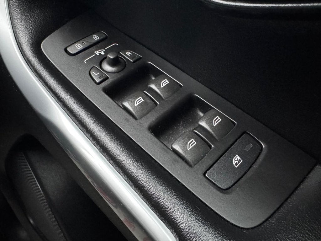 Used Volvo V40 2015 for sale - 76256654: Photo 38