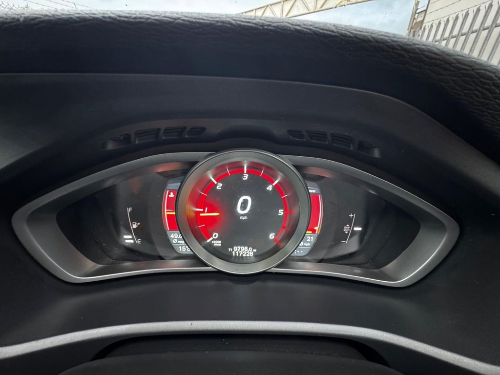 Used Volvo V40 2015 for sale - 76256654: Photo 40