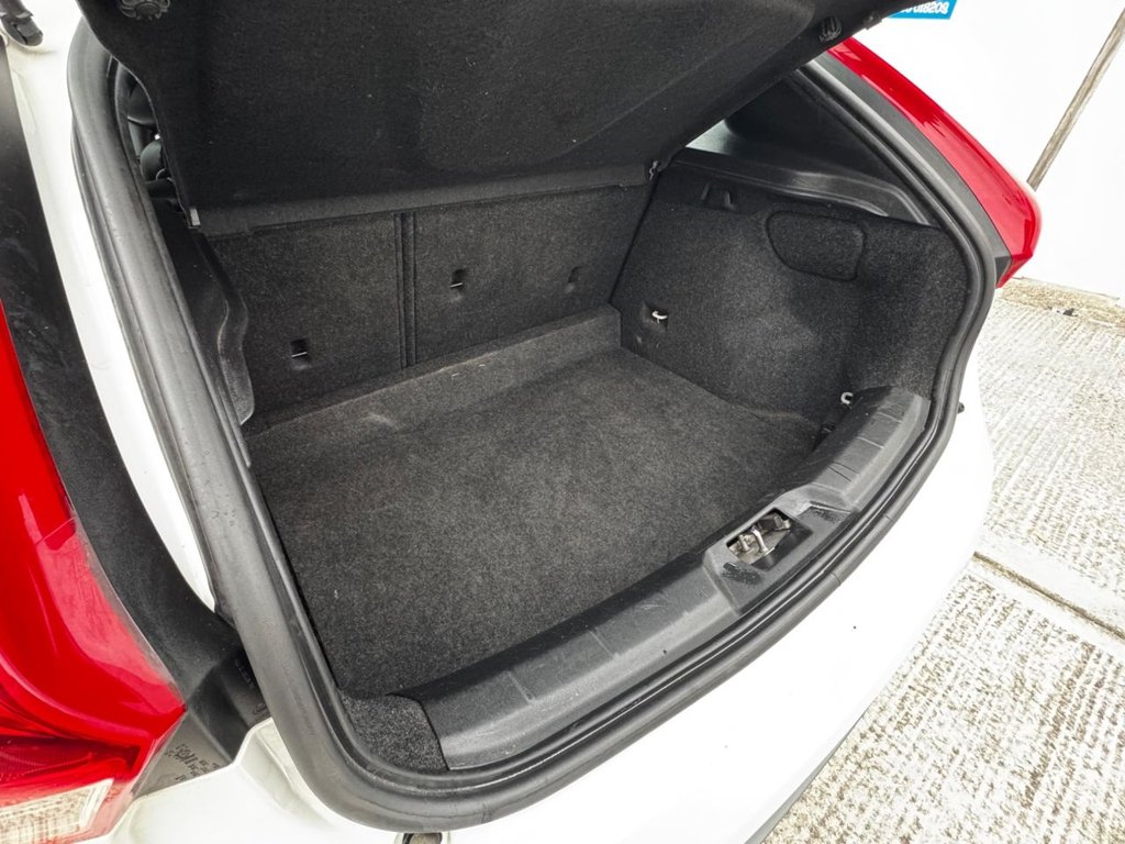 Used Volvo V40 2015 for sale - 76256654: Photo 7