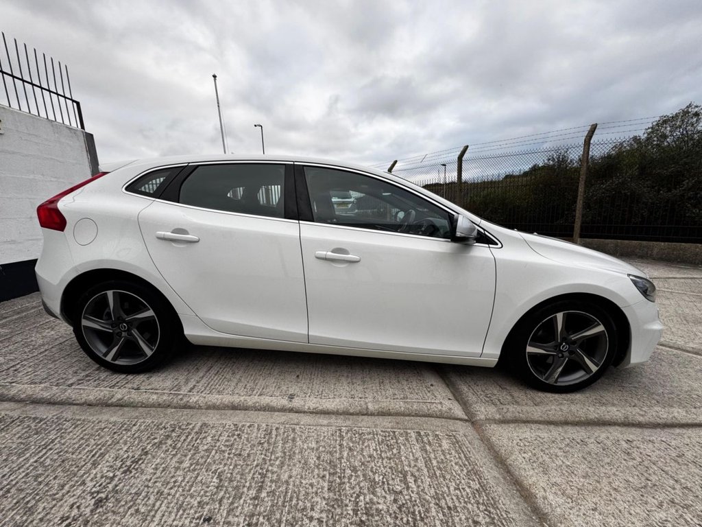 Used Volvo V40 2015 for sale - 76256654: Photo 9