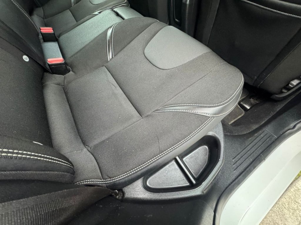 Used Volvo V40 2012 for sale - 76900885: Photo 19