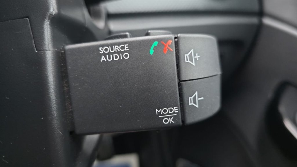 Used Renault Captur 2014 for sale - 77780599: Photo 25