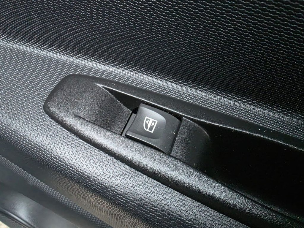 Used Renault Captur 2014 for sale - 77780599: Photo 37