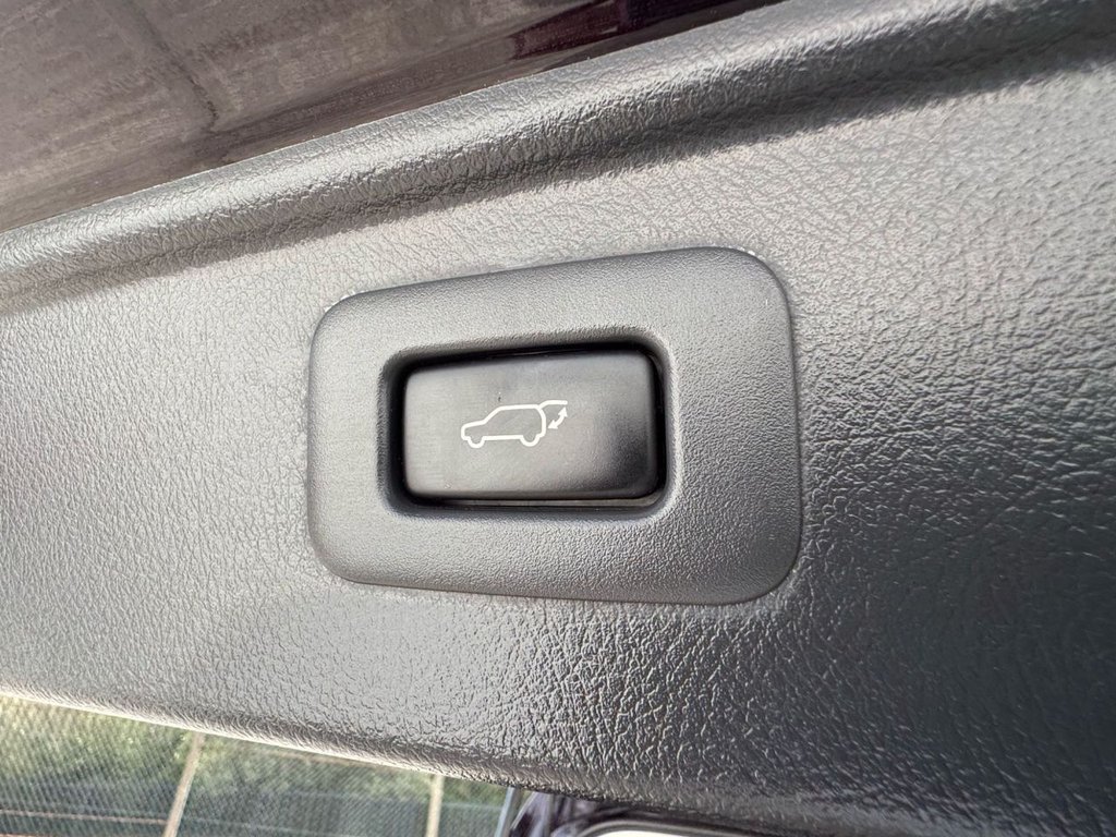 Used Toyota Vellfire 2023 for sale - 76229070: Photo 8