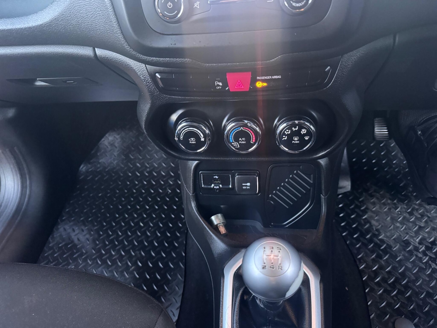 Used Jeep Renegade 2017 for sale - 77040552: Photo 15