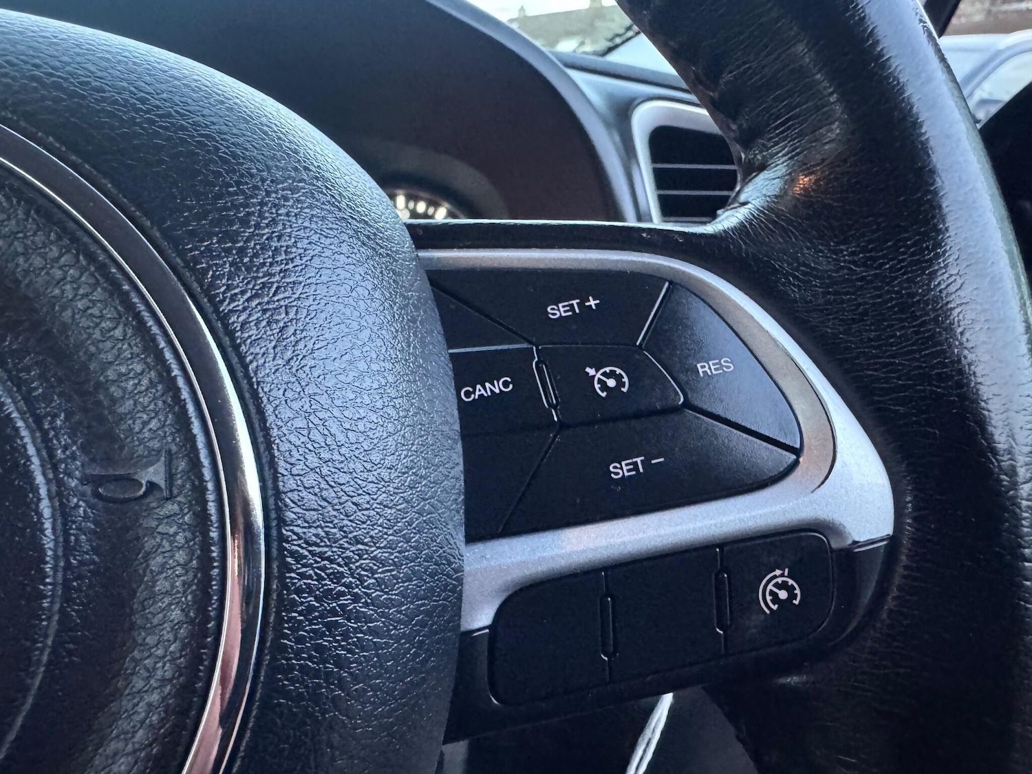 Used Jeep Renegade 2017 for sale - 77040552: Photo 33