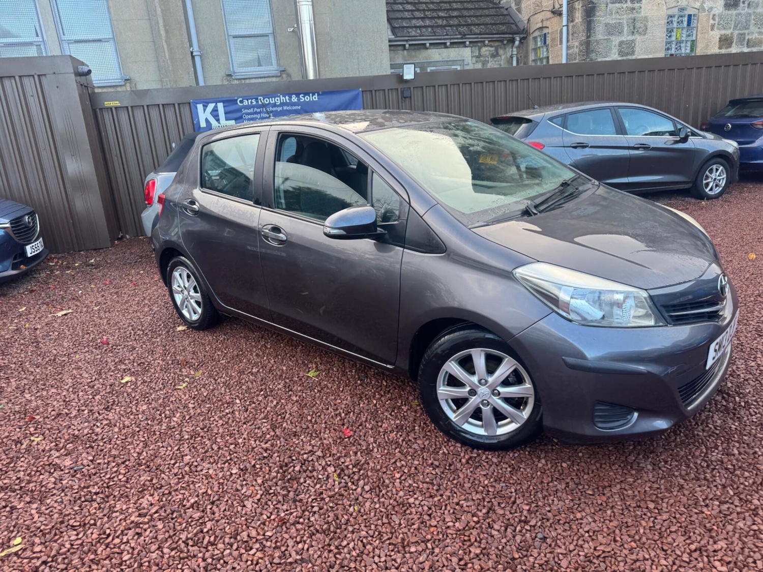 Used Toyota Yaris 2013 for sale - 76380726: Photo 2