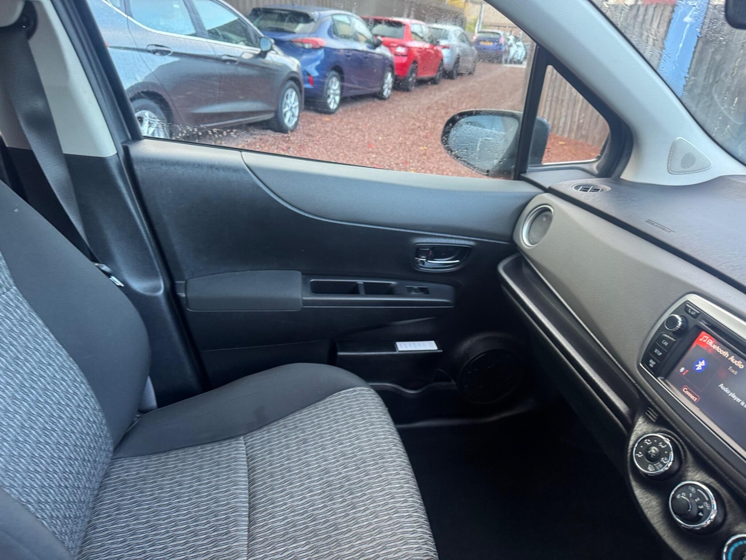 Used Toyota Yaris 2013 for sale - 76380726: Photo 24