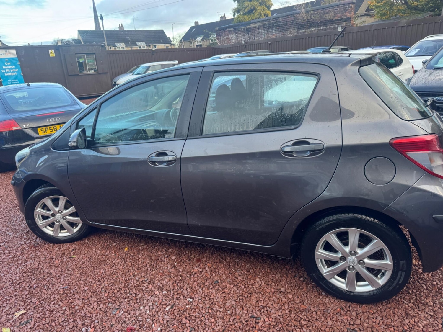 Used Toyota Yaris 2013 for sale - 76380726: Photo 5