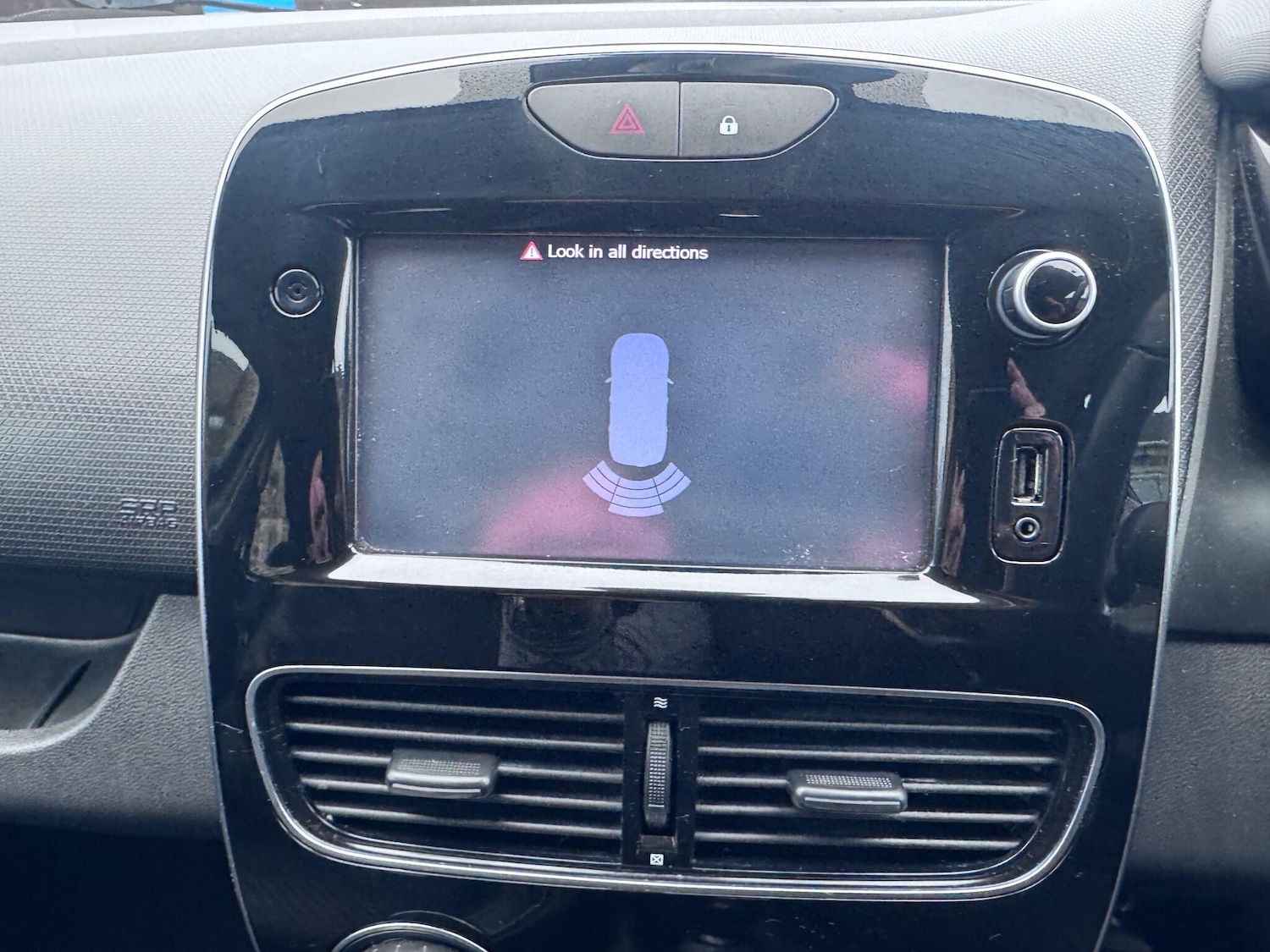 Used Renault Clio 2018 for sale - 77155457: Photo 29