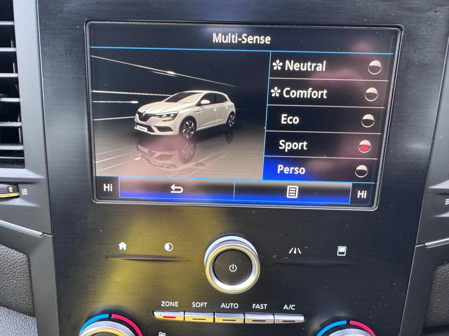 Used Renault Megane 2017 for sale - 77468111: Photo 46