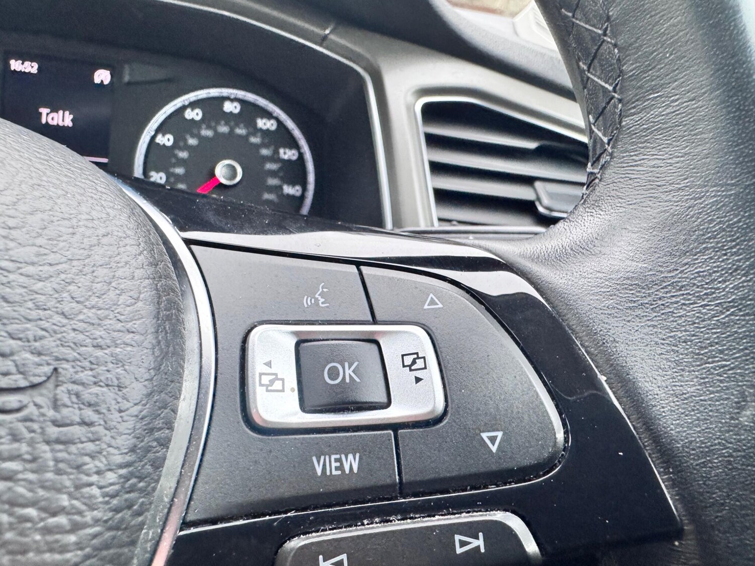 Used Volkswagen T-Roc for sale - 77909667: Photo 21