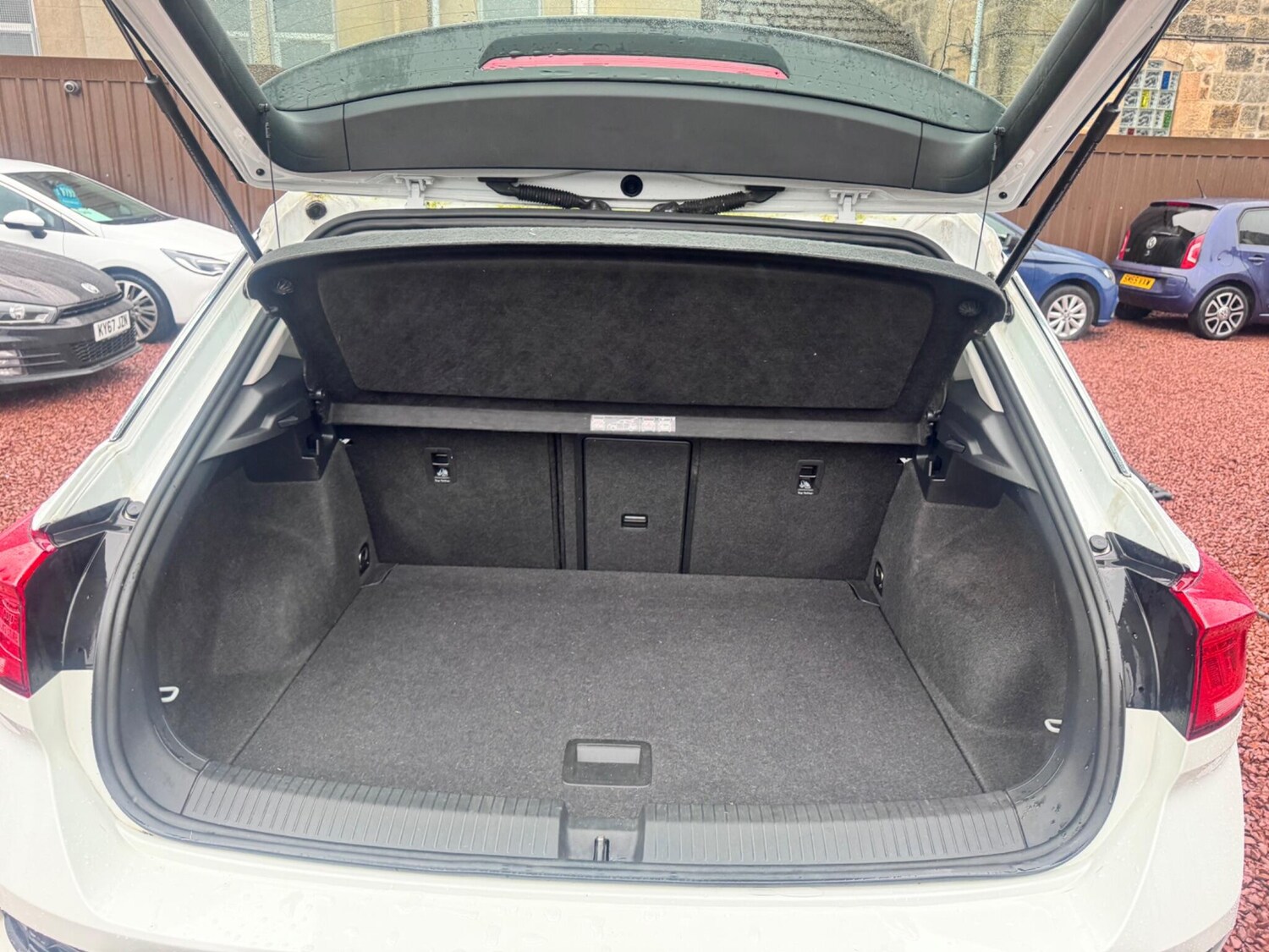 Used Volkswagen T-Roc for sale - 77909667: Photo 32