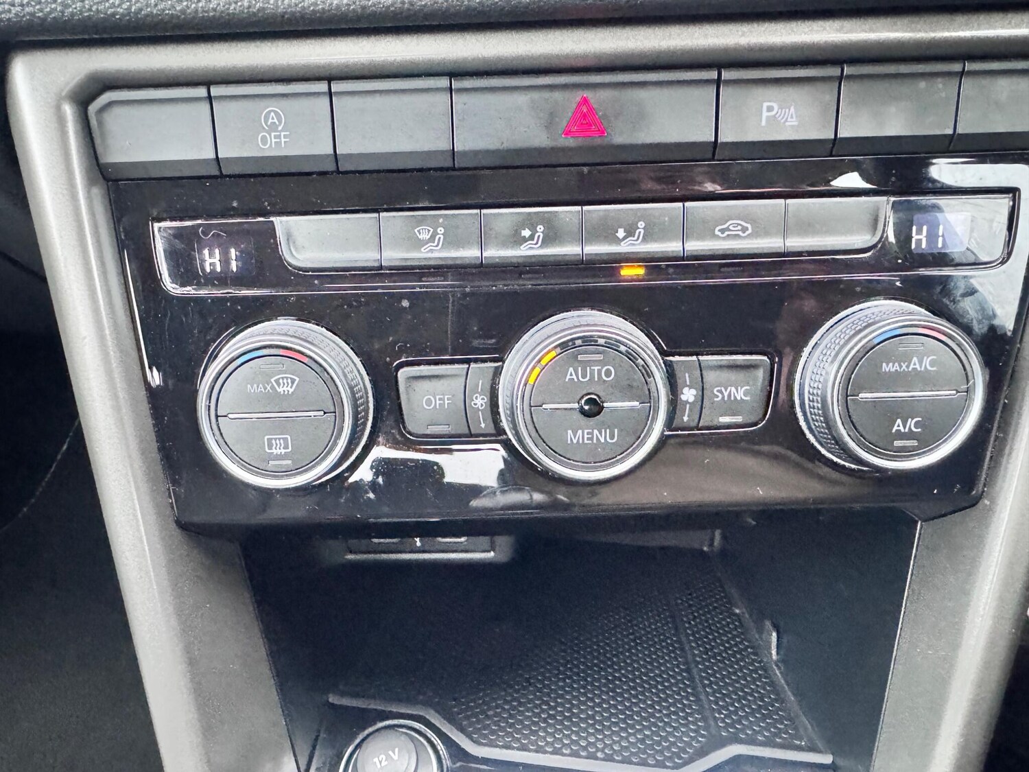 Used Volkswagen T-Roc for sale - 77909667: Photo 43