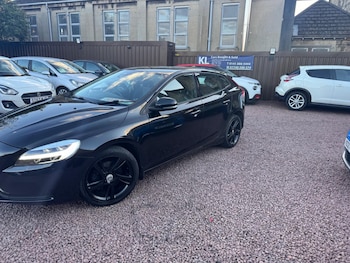 Used Volvo V40 2017 for sale - 76085253: Photo
